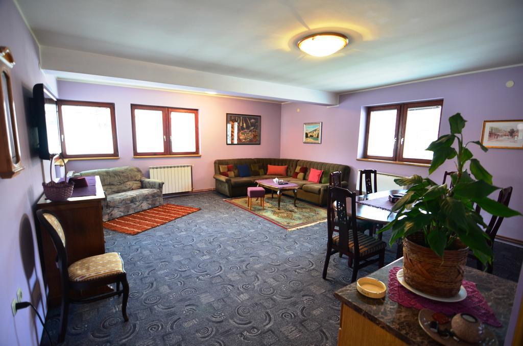 Jana Apartment *